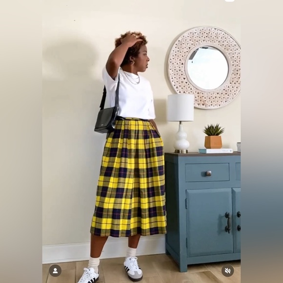 VINTAGE Plaid Pleated Skirt - Picture 2 of 2